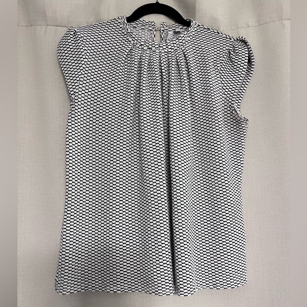 Petal sleeve black and white top